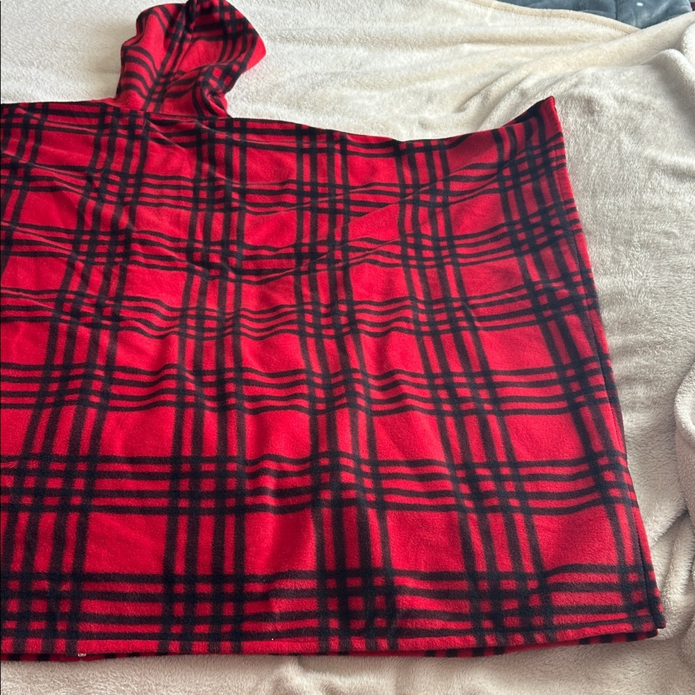 Le Moda Red and Black Plaid Hooded Poncho, One Size - Picture 6 of 9
